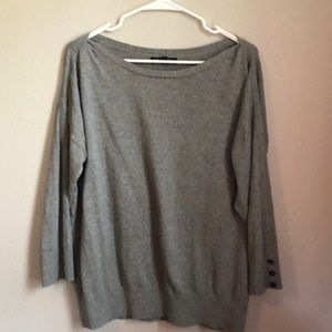 Mid sleeve sweater